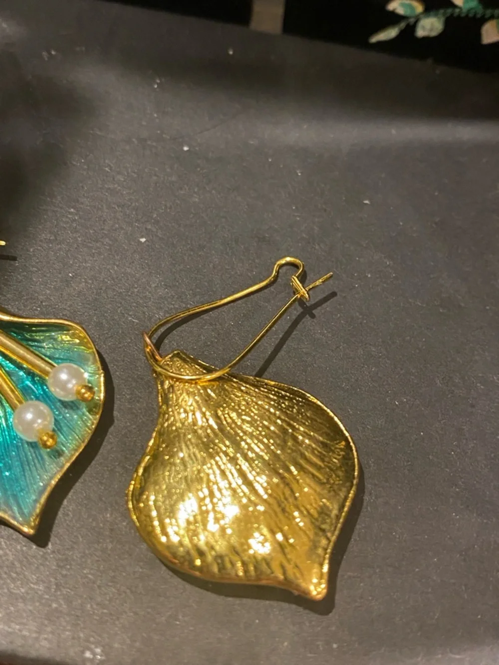 Gold Tone and Teal Leaf Pearl Drop Earrings - Unbranded - Picture 5 of 8